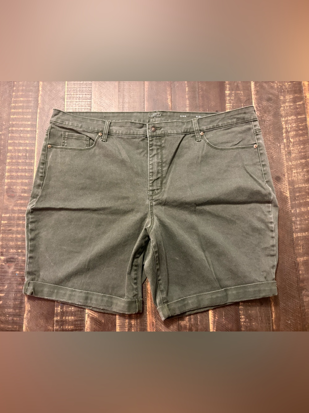 New Directions Olive Green Roll-Cuff Jean Shorts Lightweight Comfort Midrise